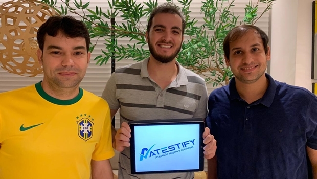 Integrantes da startup que combate atestados médicos falsificados