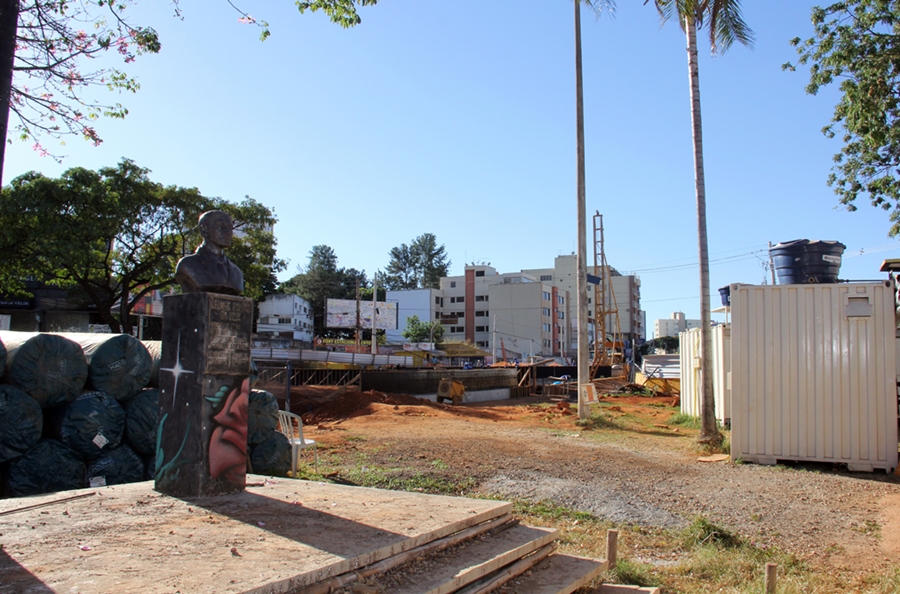 obras de trânsito BRT e trincheira 