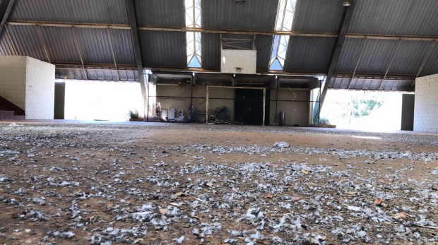 Quadra da UEG Laranjeiras, em Goiânia: retrato do abandono da universidade