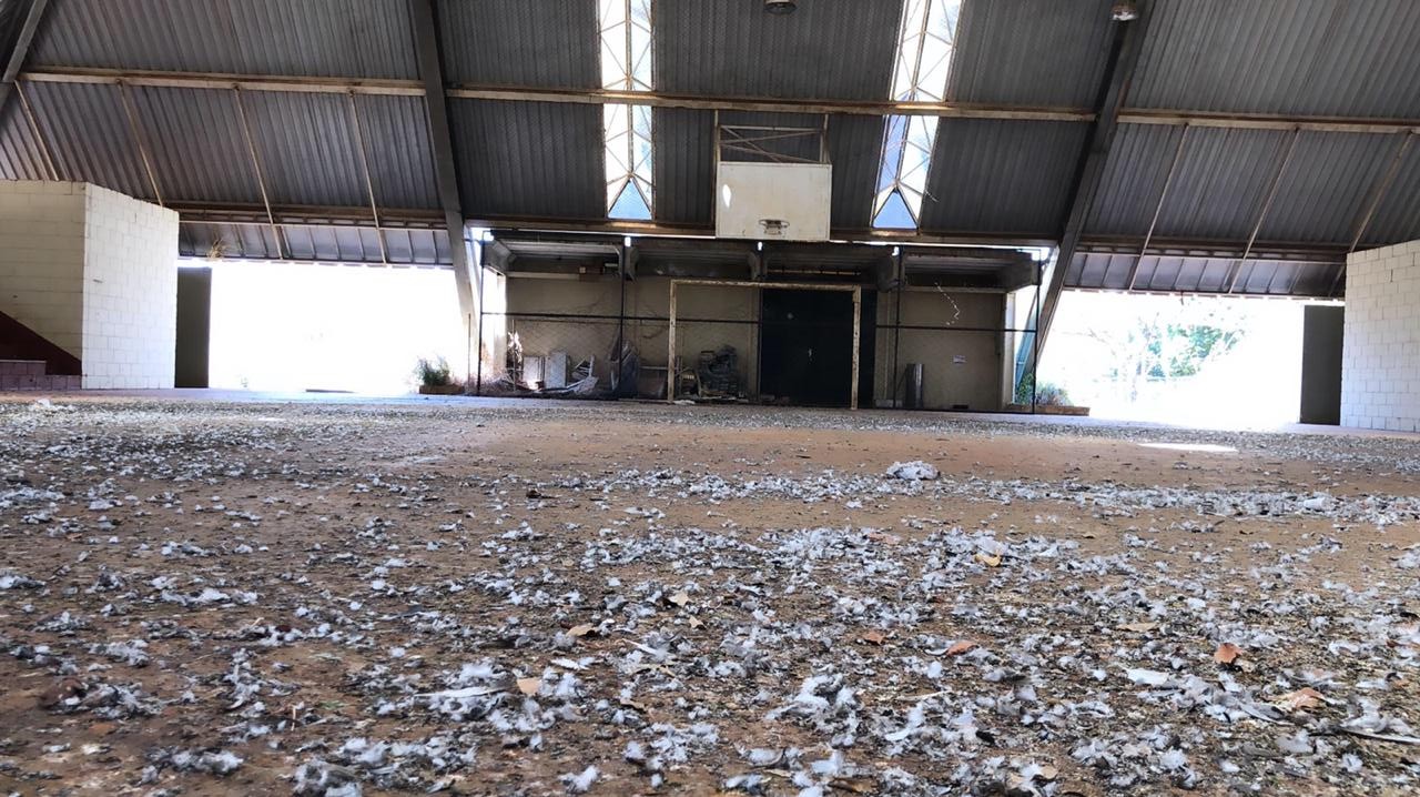 Quadra da UEG Laranjeiras, em Goiânia: retrato do abandono da universidade