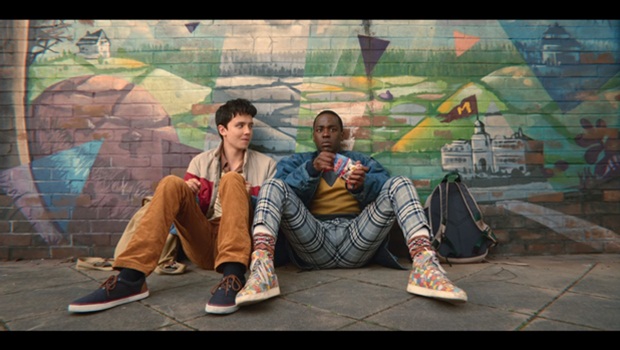 Otis e Eric, amigos inseparáveis na série "Sex Education"