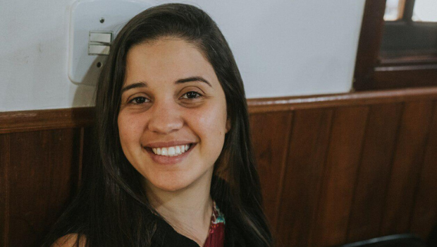 Thais Falone, presidente da UEE