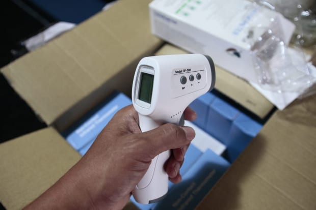 Termômetro adquirido pelo Colégio Integrado: equipamento básico | Foto: Fernando Leite / Jornal Opção