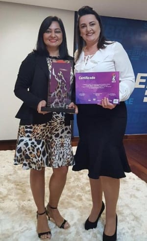 Em 2017, as sócias Rut Vinhal Fernandes e Catia José Alves ficaram em primeiro lugar no Prêmio Sebrae Mulher de Negócios em Goiás e foram à disputa nacional, em Brasília (DF) | Foto: Arquivo pessoal