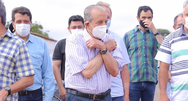 Iris durante inauguração de asfalto em 10 bairros de Goiânia