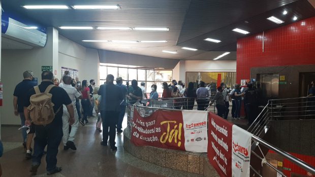 Sindicatos fazem manifestação por reajuste