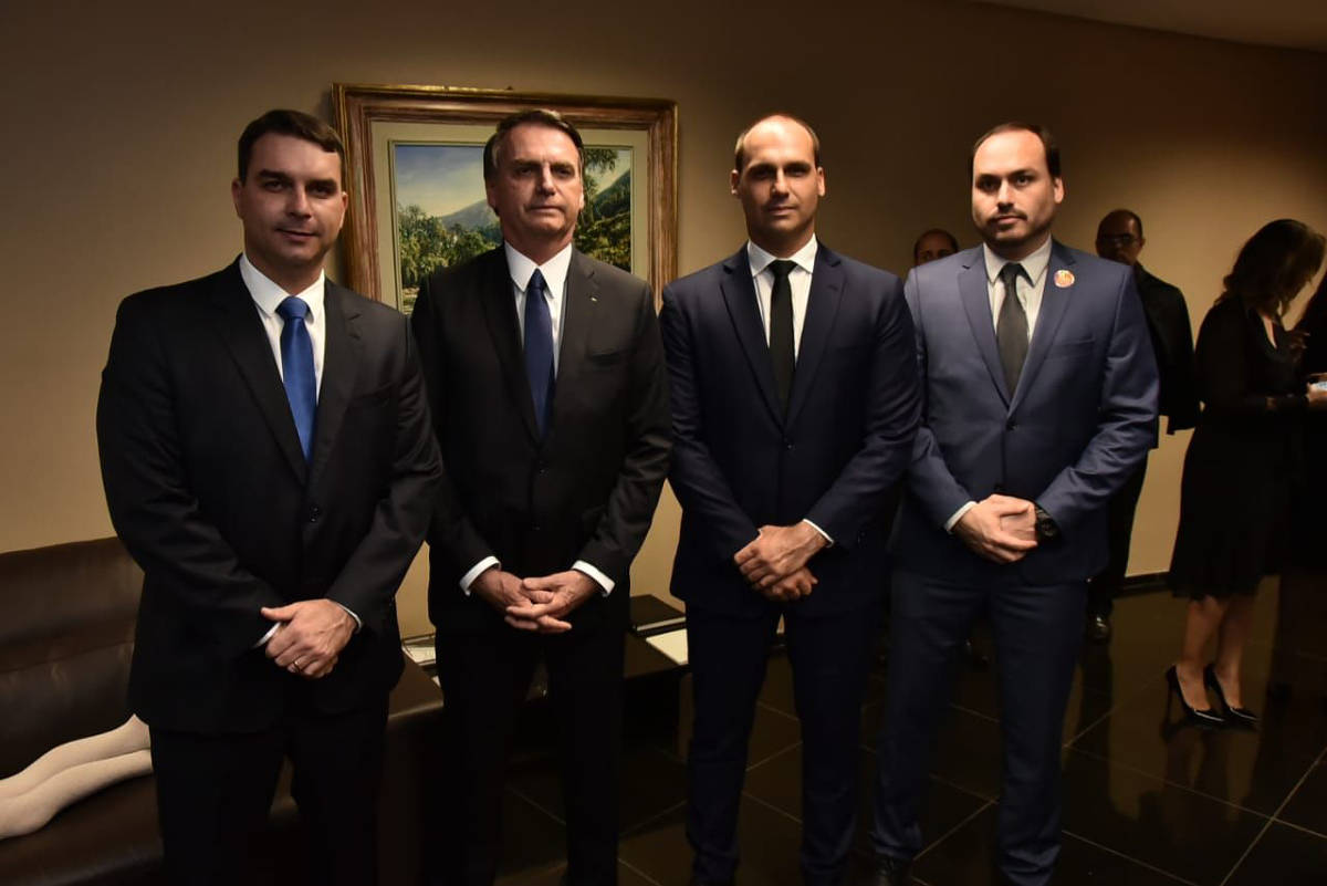 A debacle: quatro Bolsonaros poderão ficar sem mandato entre 2027 e 2030