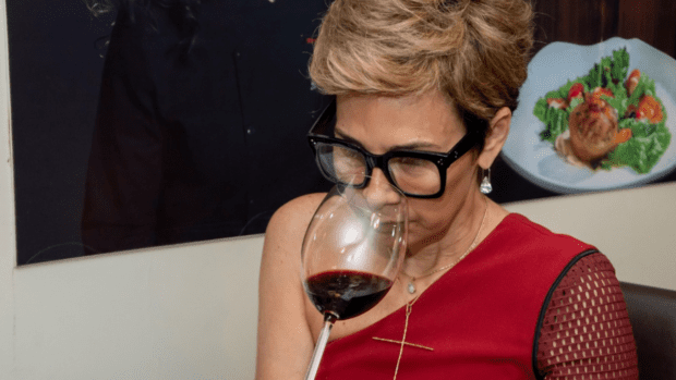 Somelliere, gastrônoma, jornalista e poeta; Edna Gomes