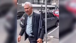 José-Sabatini-empresário-apoiador-de-bolsonaro-lambe-arma