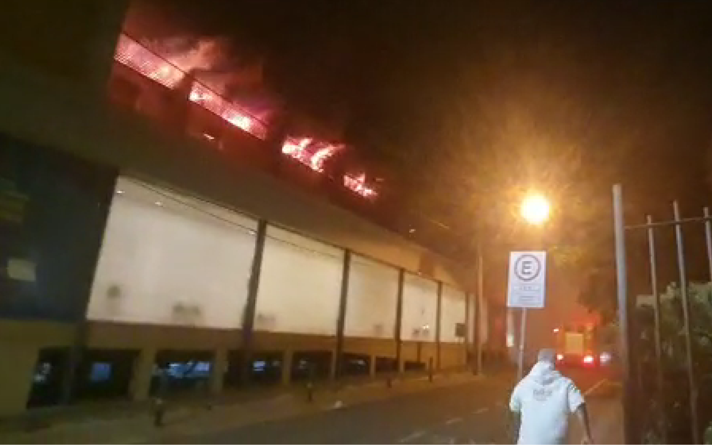 tatico-centro-incendio-goiânia-supermercado-campinas