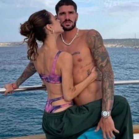 Rodrigo de Paul e Martina Stoessel