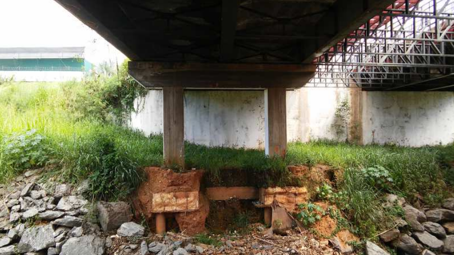 Ponte da Av. T-63 sobre o Corrego Cascavel