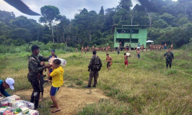 Ajuda humanitária feita por militares na região | Foto: Agência Brasil