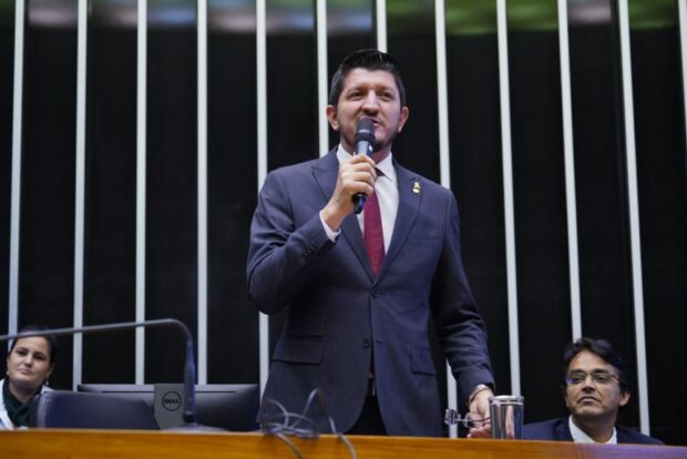 Parlamentar goiano vem auxiliando na elaboração do texto base desde 2019 | Foto: Pablo Valadares/Câmara dos Deputados