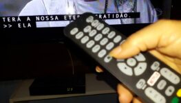 Televisões abertas terão que legendar programas | Foto: reprodução