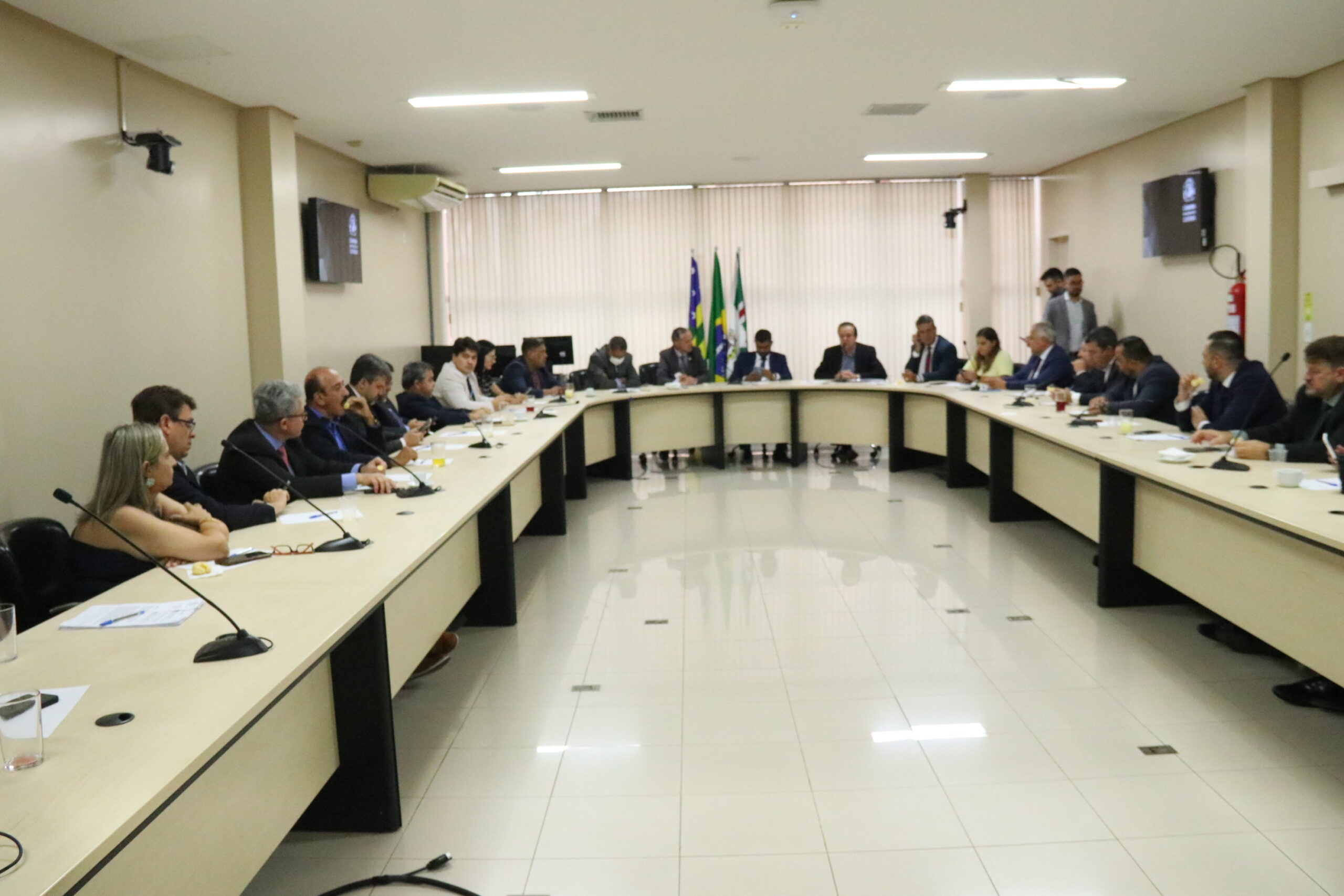 Vereados em reunião com Jovair Arantes | Foto: Câmara de Goiânia