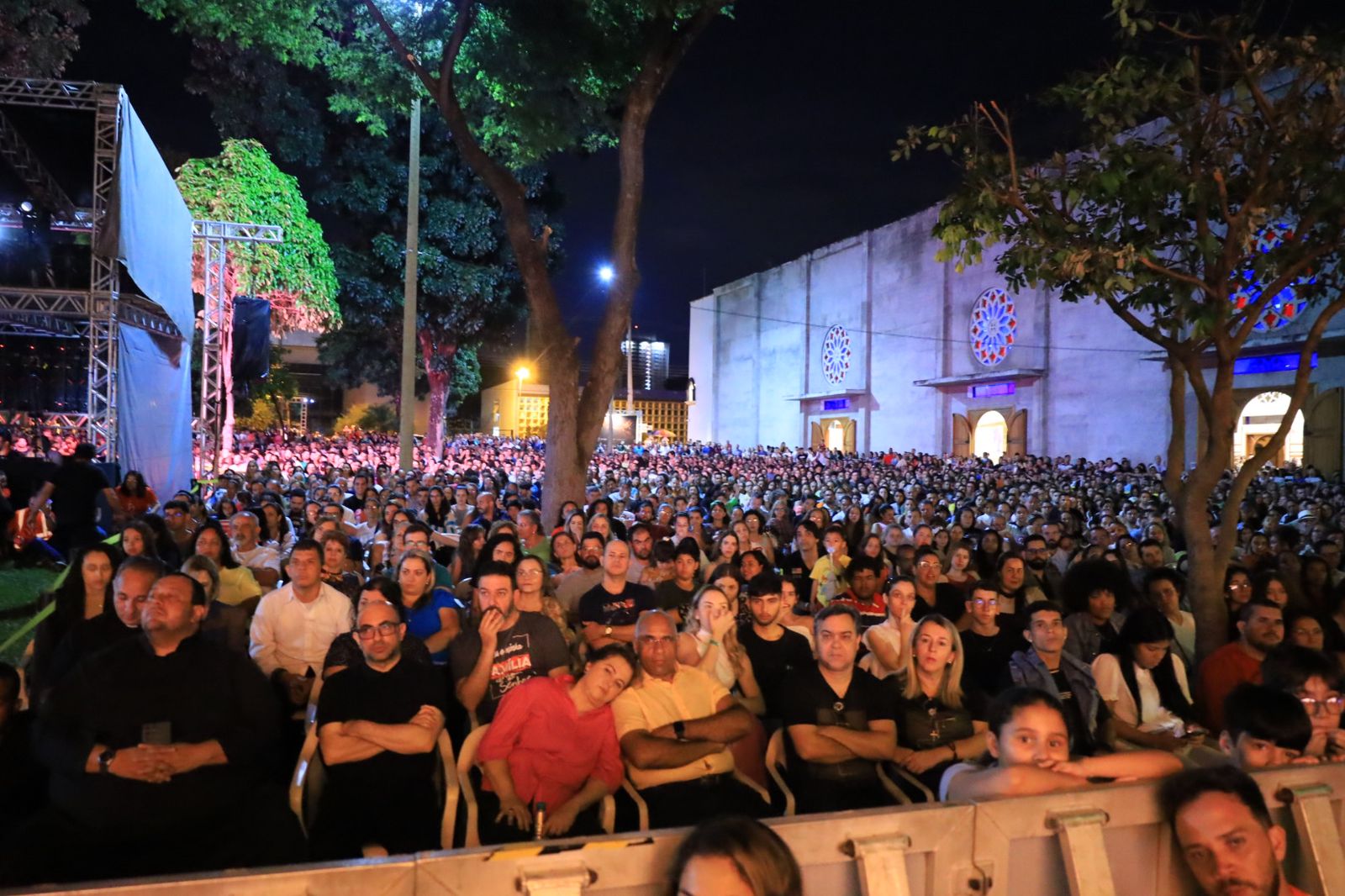 Público assiste ao Espetáculo Paixa de Cristo em Goiânia | Foto: Jackson Rodrigues