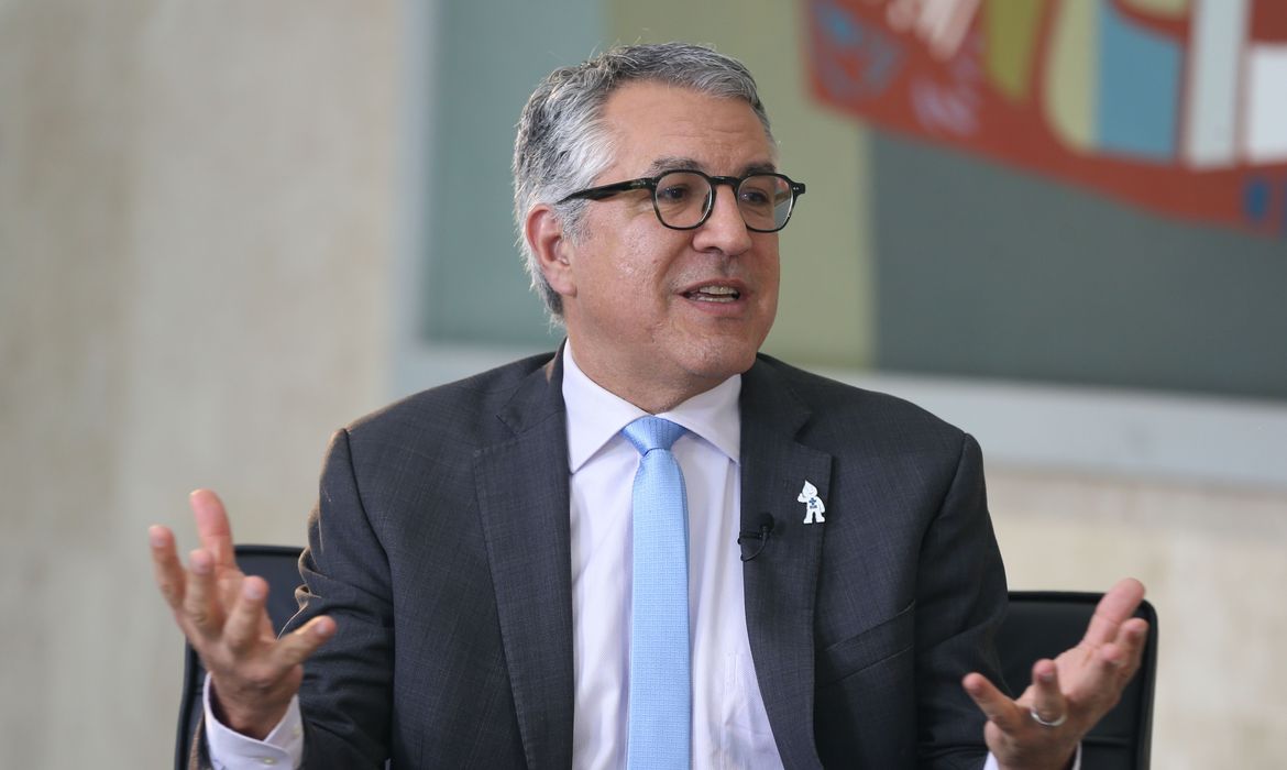 O ministro de Estado Chefe da Secretaria de Relações Institucionais da Presidência da República, Alexandre Padilha, participa do programa Sem Censura da TV Brasil. Fotoa: Valter Campanato/Agência Brasil