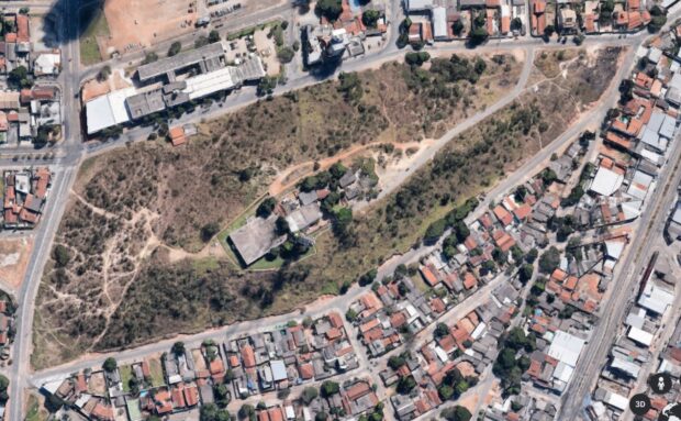 Vista aérea do morro da Serrinha | Foto: Reprodução GoogleEarth