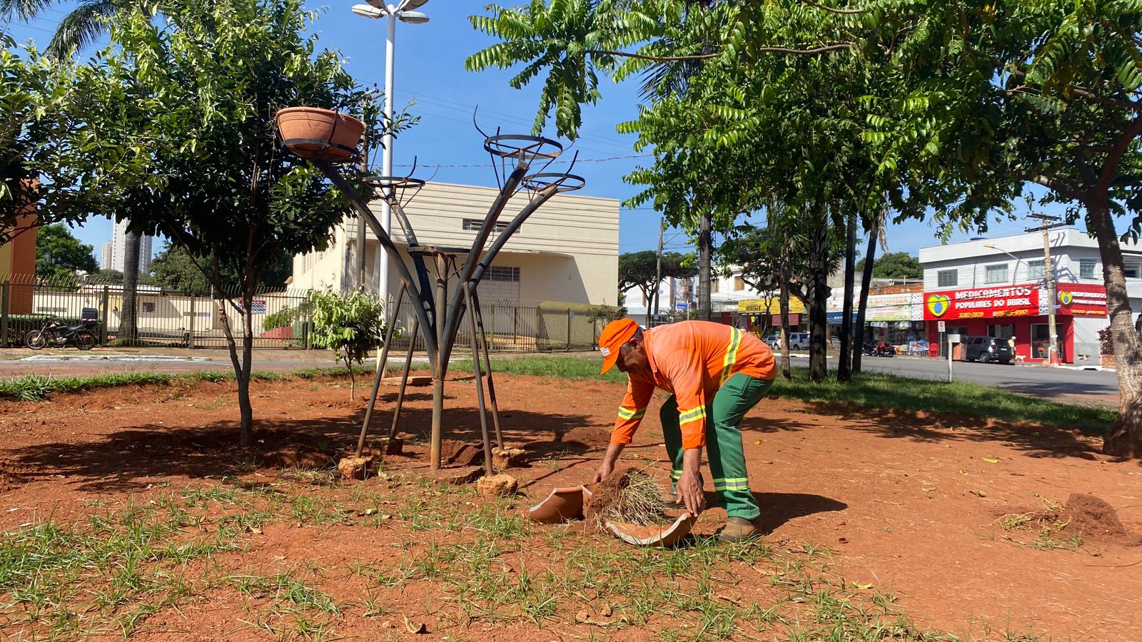 Praças Goiânia vandalismo