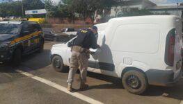 Veículo da prefeitura furtado é apreendido pela PRF | Foto: divulgação/PRF
