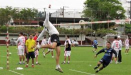 Ao contrário do vôlei, esporte é praticado em campo de grama | Foto: Reprodução