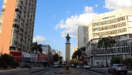 Praça do Bandeirante, no cruzamento das Avenidas Goiás com Anhanguera, já presenciou muitos momentos históricos | Foto: LeoIran/ Jornal Opção