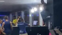 Homem nu invade estabeleciementos | Foto: Plantão JF