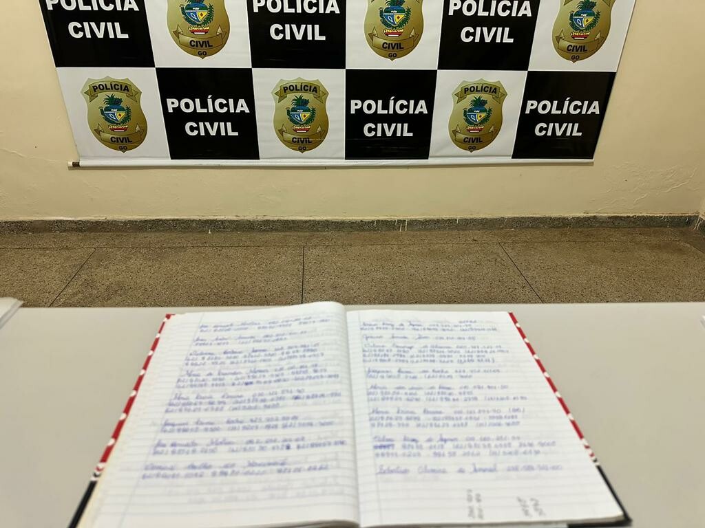 Suposto caderno com anotações de clientes | Foto: divulgação/PC-GO