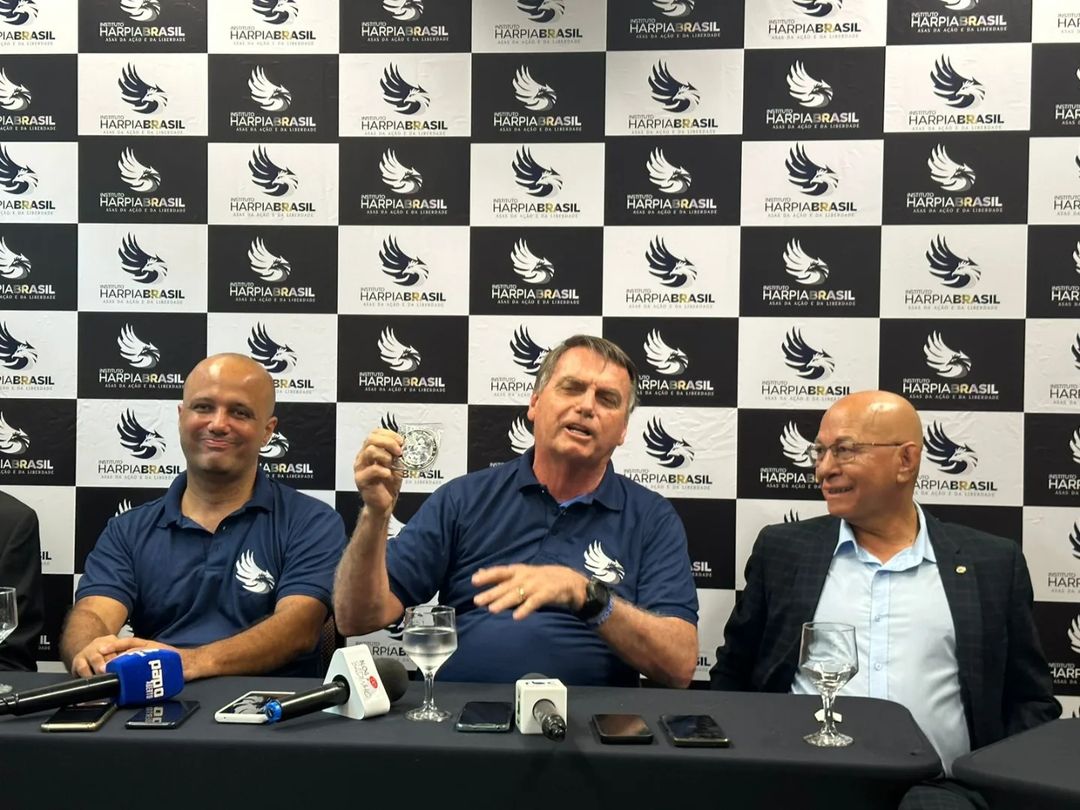 Vitor Hugo, Bolsonaro e professor Alcides | Foto: divulgação/redes sociais
