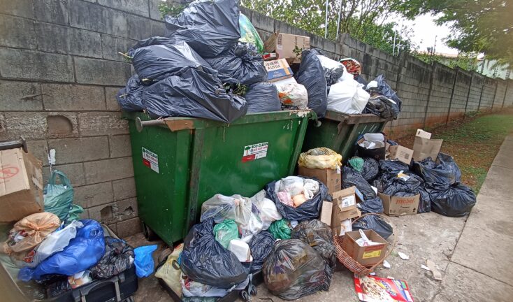 Acumo de lixo em Goiania