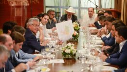 Caiado se reune com deputados estaduais no Palácio das Esmeraldas | Foto: divulgação/Lucas Diener