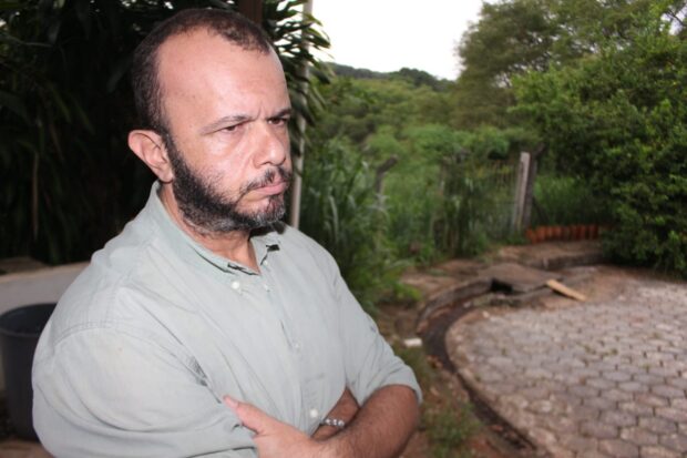 Marcelo Cascão mora próximo do barranco do córrego Água Branca | Foto: LeoIran/Jornal Opção
