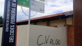 Colégio pichado em Caldas Novas