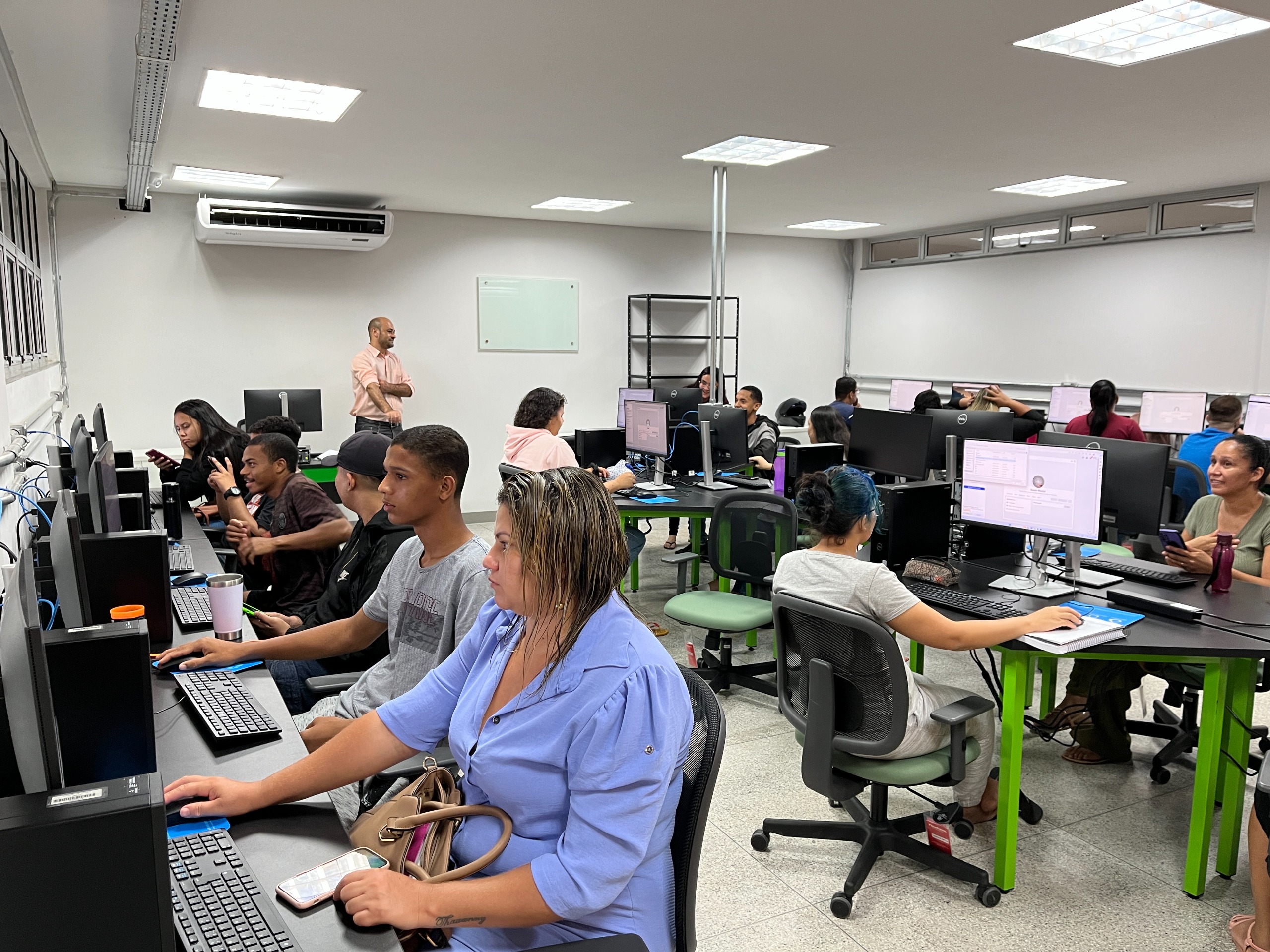 Escolas do Futuro oferecem cursos gratuitos na área de tecnologia