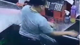 Segundo polícia, a operadora de caixa furtou hipermercado com ajuda de dois comparsas | Foto: print de vídeo