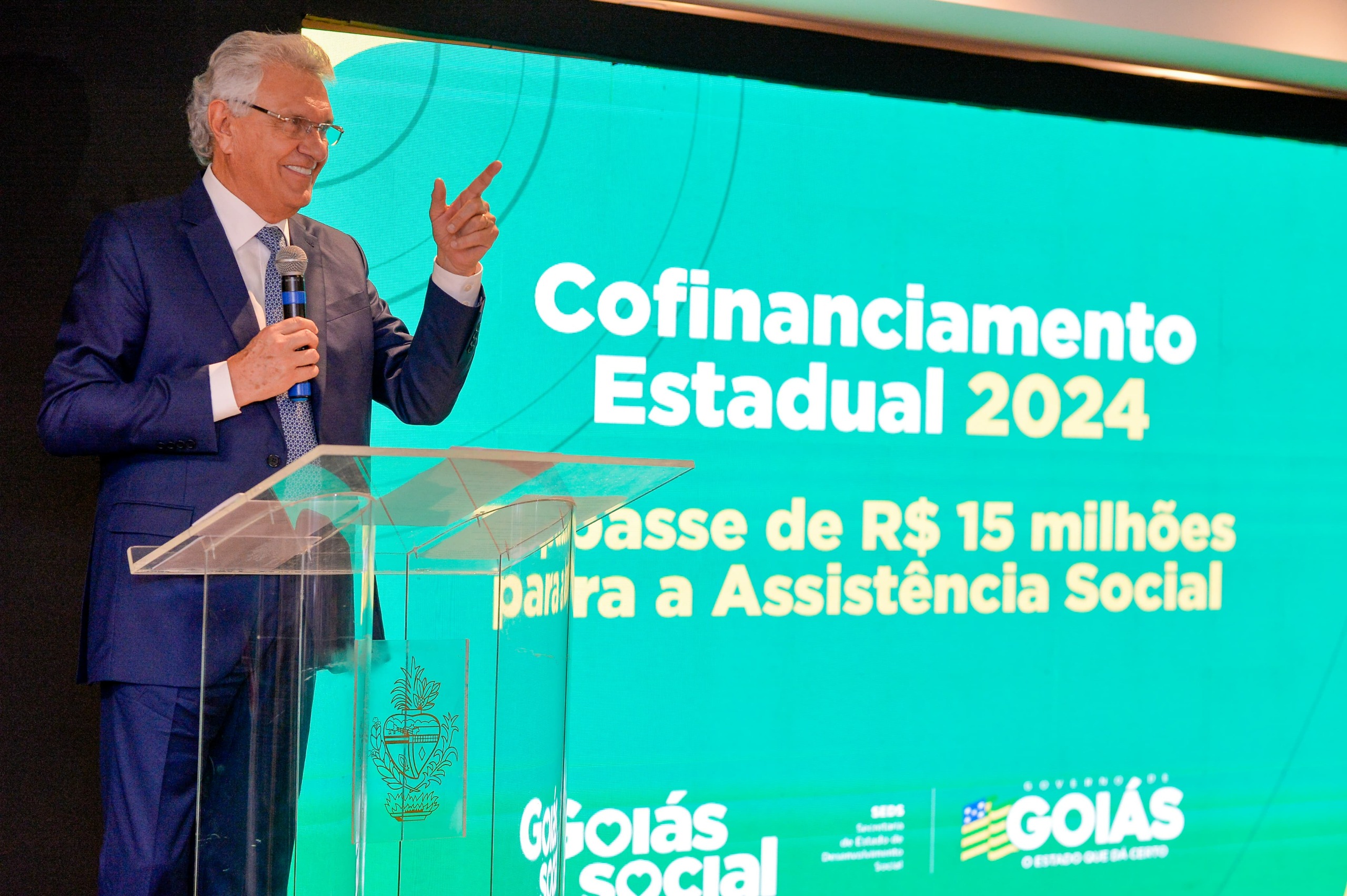 Caiado assistência social
