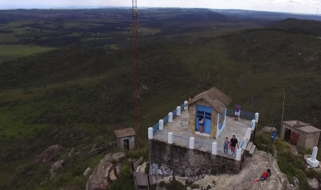 Capela no Morro dos Pireneus | Foto: print do YouTube