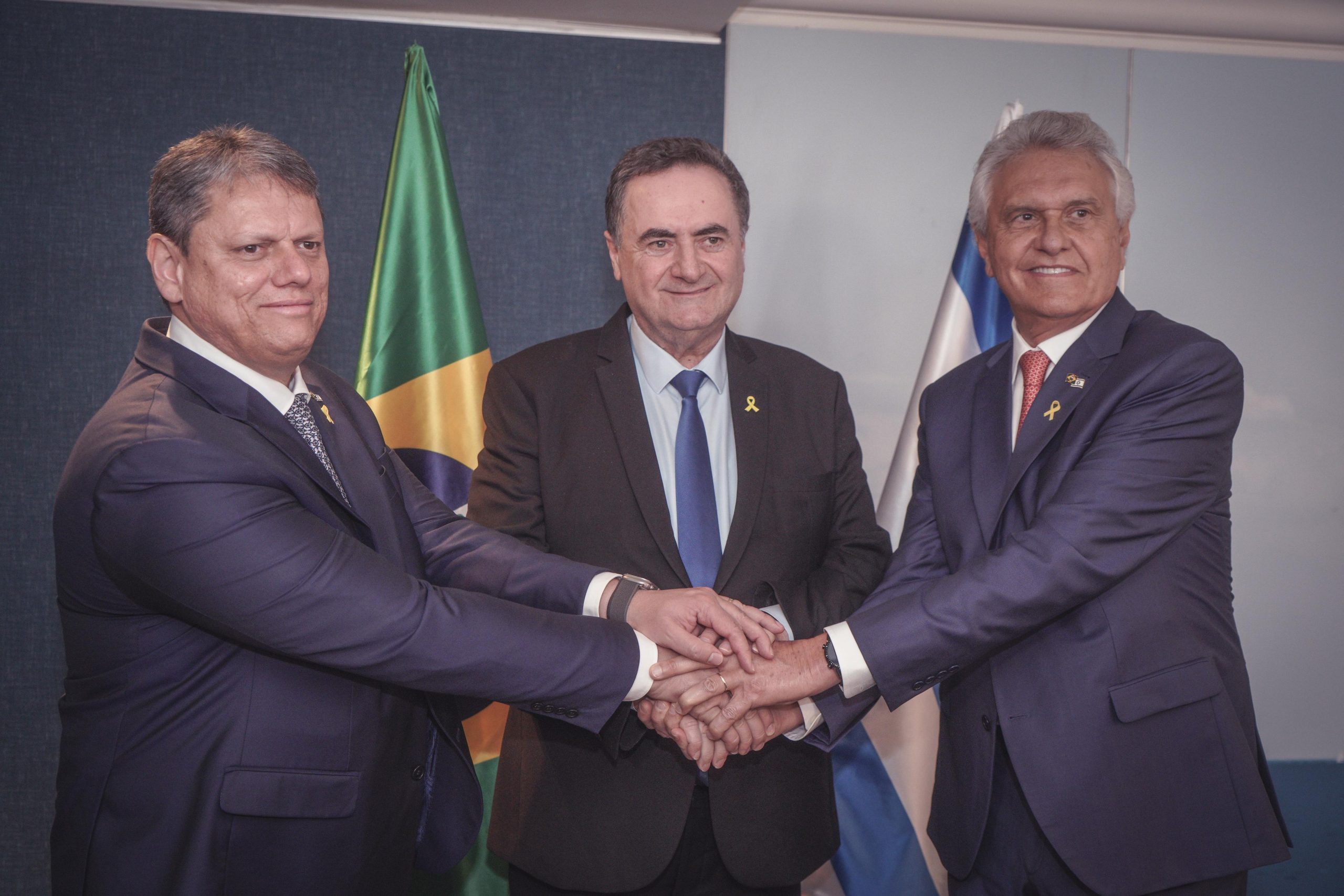 Tarcísio Freitas, o ministro Israel Katz, e Caiado | Foto: divulgação/Hegon Correa