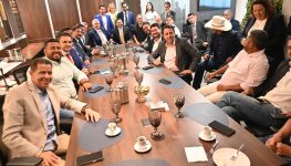 Caiado, Mabel e deputados firmam projeto para Goiânia | Foto: Leoiran/Jornal Opção