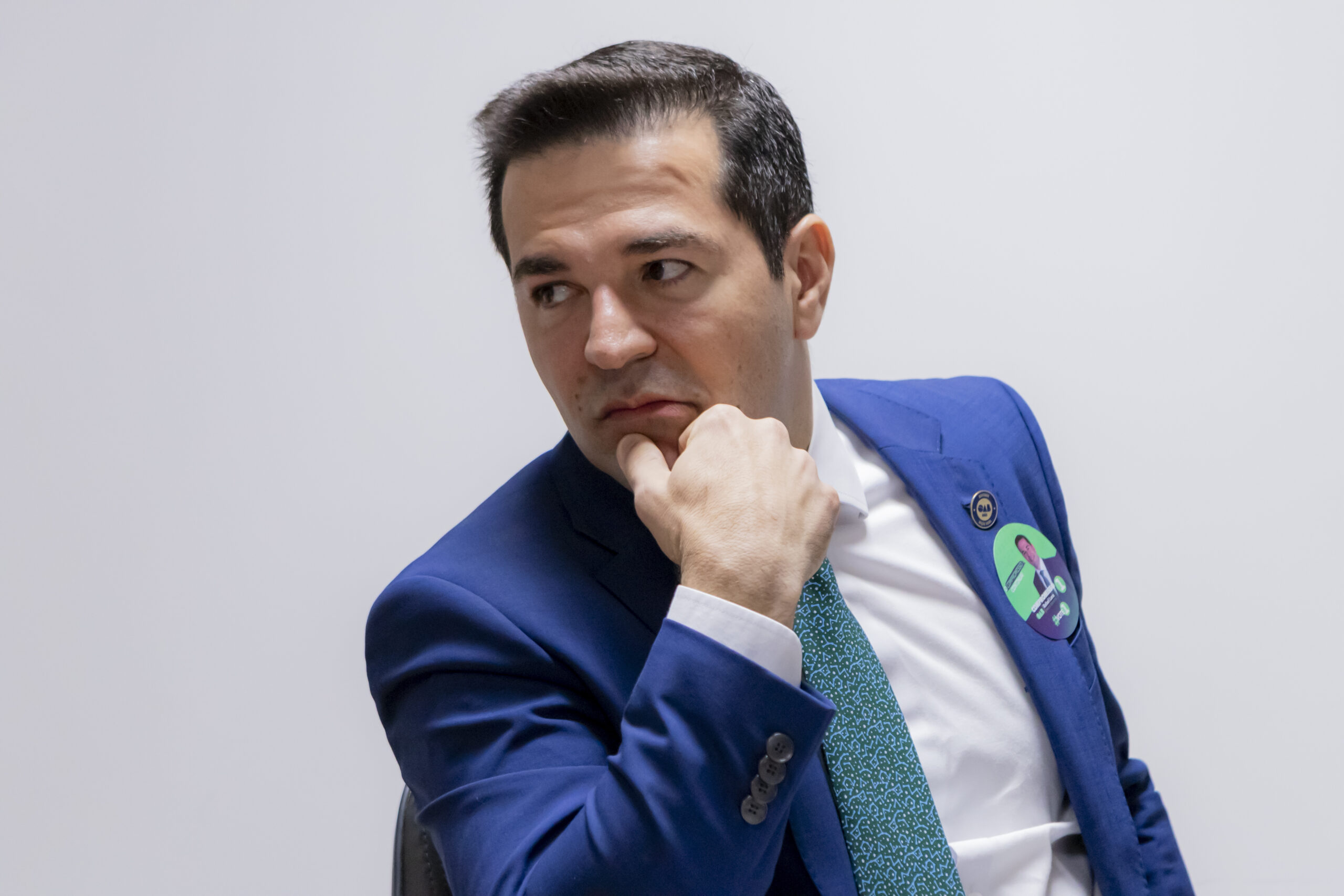Rafael Lara defende mandato para ministros do STF e cobra transparência em investigações