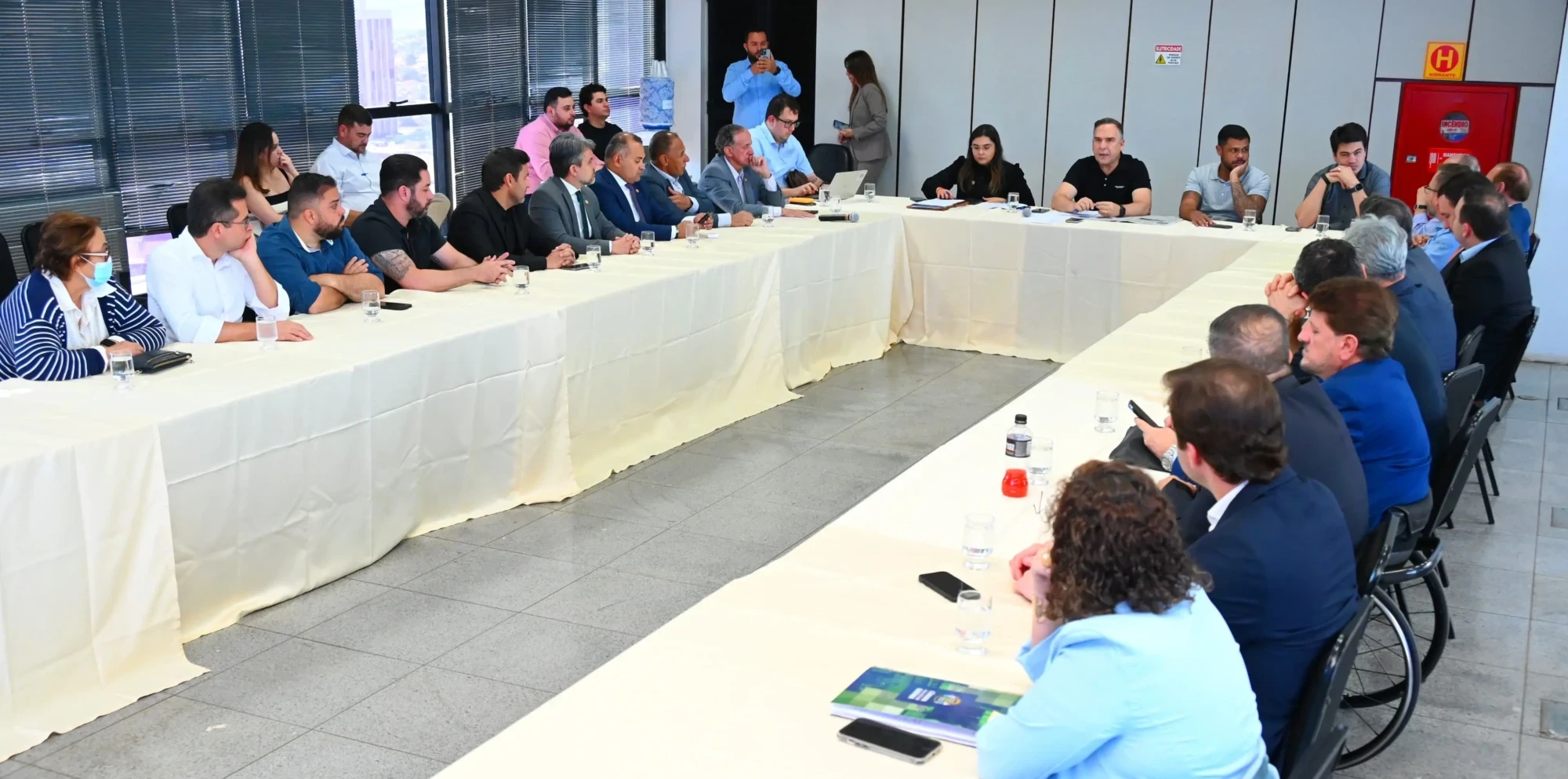 sandro mabel reunião vereadores projeto reajuste piso e data base