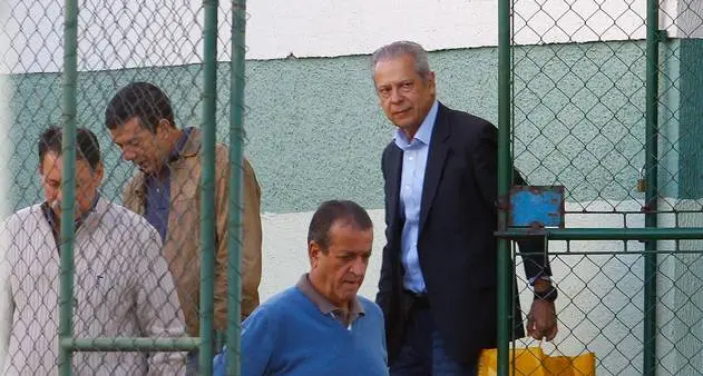 Valdemar Costa Neto e José Dirceu deixam prisão
