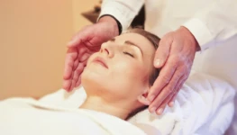 Reiki é uma das técnicas de imposição de mãos | Foto: Banco de imagens