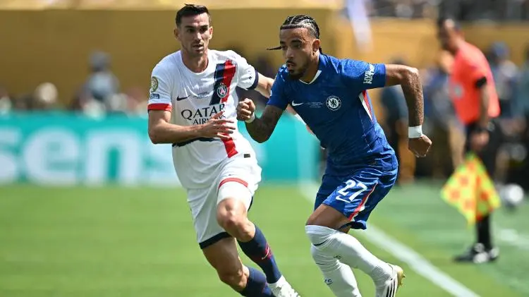 fabian-ruiz-do-psg-e-malo-gusto-do-chelsea-disputam-a-bola-na-final-do-mundial-1752434756271_v2_750x421