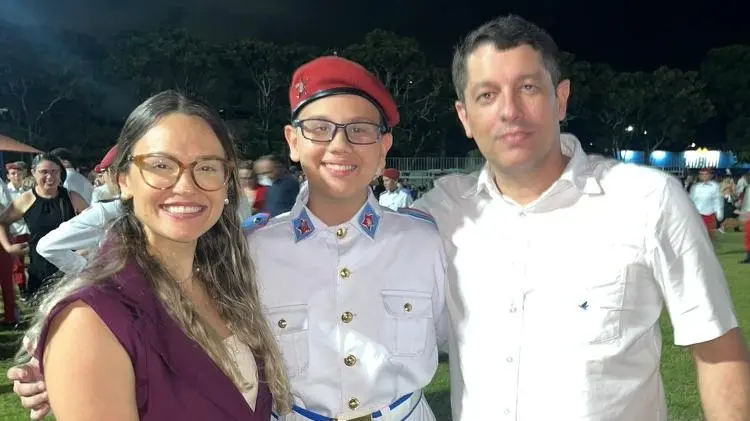 lucca-a-mae-andressa-fonte-e-o-pai-jose-aragao-1752271198135_v2_750x421