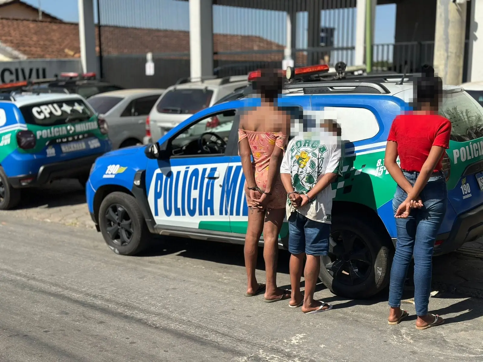 Travesti e comparsas | Foto: Reprodução / Polícia Militar