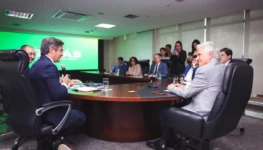Caiado-em-reuniao-com-executivos-da-Aclara_Secom-1215x810