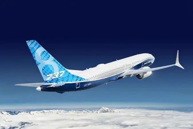 1_737_8_in_flight_tail_full_08-33985264
