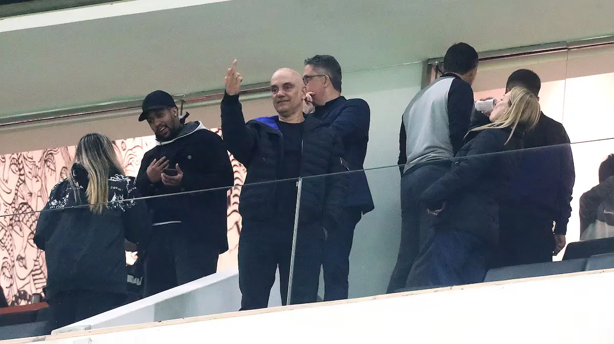 Alexandre de Moraes faz gesto obsceno foto Alex Silva Estadão